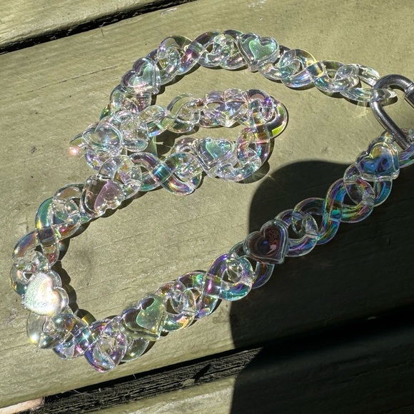 New resin Iridescent Heart Necklace - Picture 5 of 12